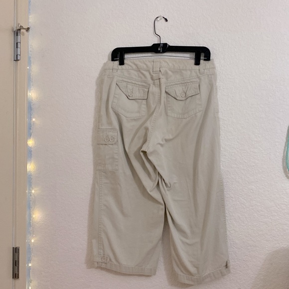 Cute, beige, cargo capris - Picture 2 of 2